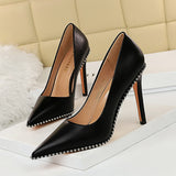 Shallow Pointed Rivet Shoes