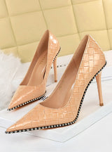 Shallow Pointed Metal Chain Rivet Shoes