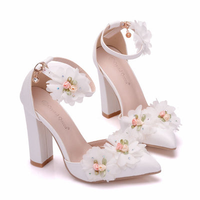 Thick Pointed White Flowers Wedding Shoes
