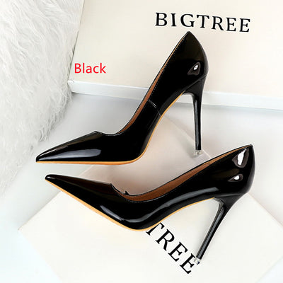 Bright Patent Leather Pointed Shoes