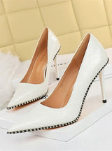 Shallow Pointed Metal Chain Rivet Shoes