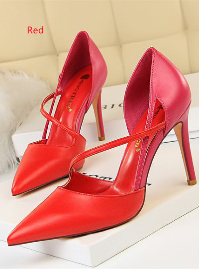Color Matching Hollow Pointed Shoes